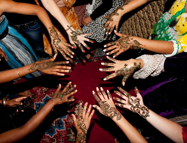 Henna hands